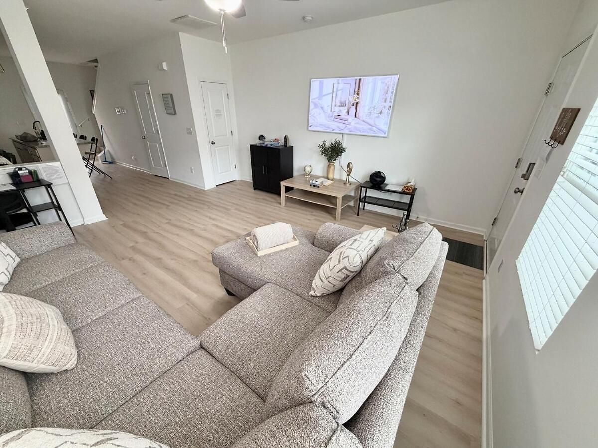 Modern South Townhome Near Carowinds *