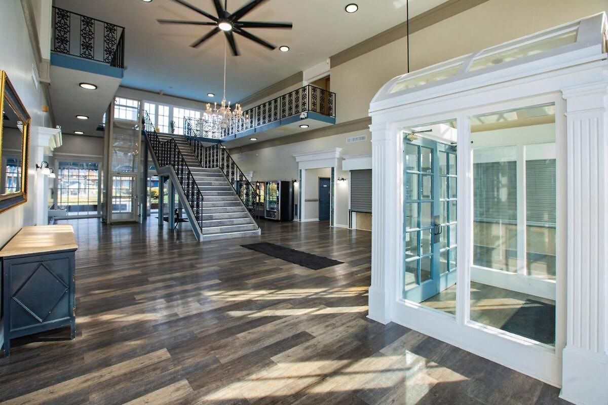 Apartment Relaxing Mins From Local Parks And Hospitals, 2410