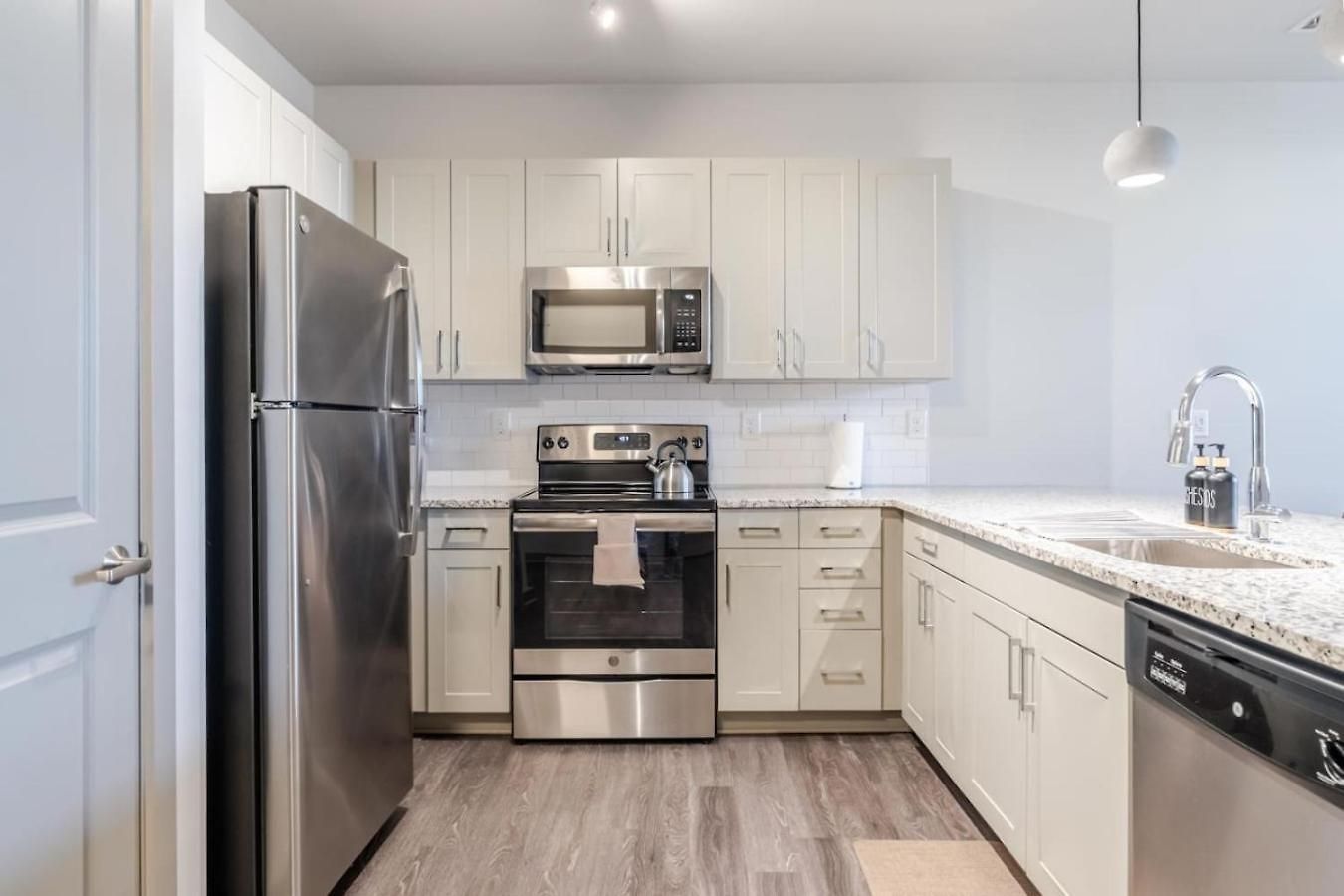 Warm, Inviting 2bd In Matthews Apartment