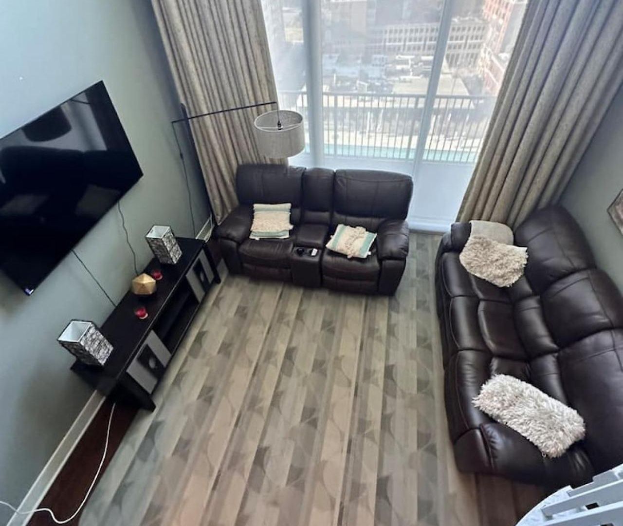 Luxury Furnished 1br In The Heart Of The *