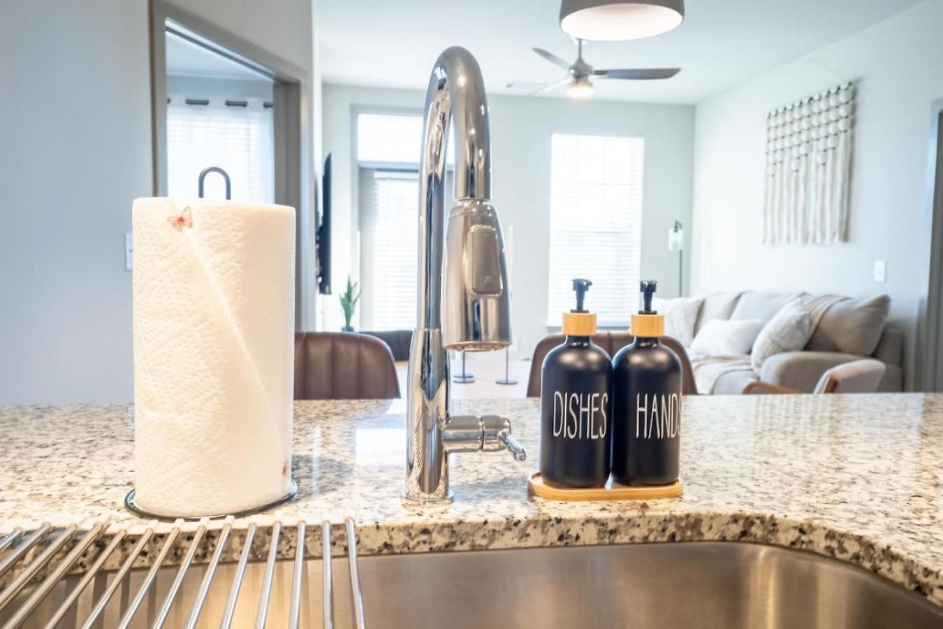 Stylish, Comfortable 2bd Abode Near Dt Matthews Charlotte
