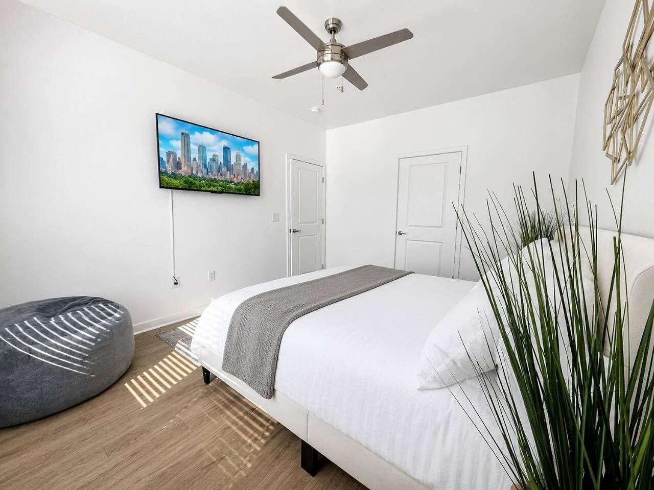 Luxury 2br Near Uptown Pool, Gym, Bbq Apartment *