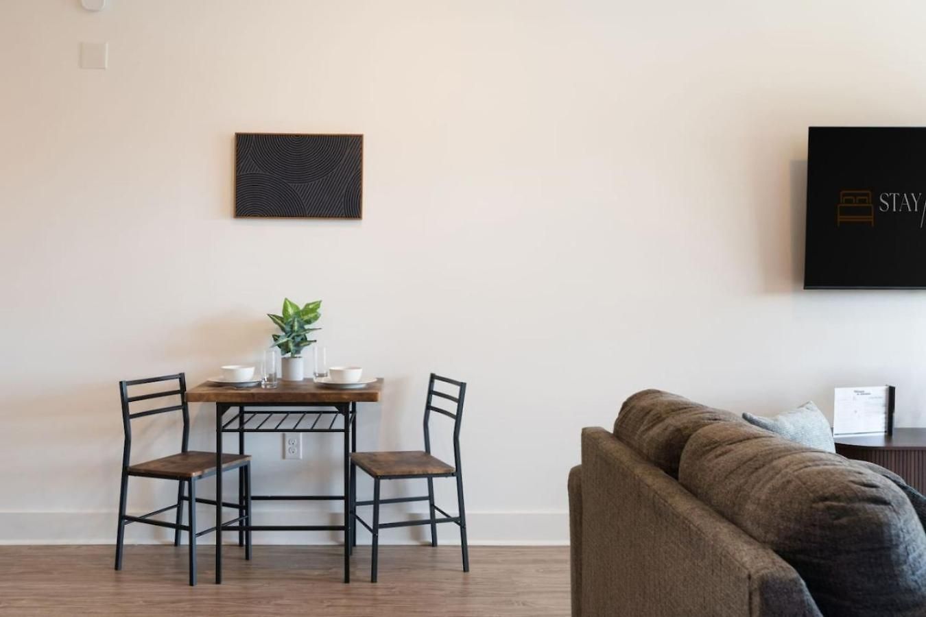 Cozy Carolina - Free Parking, Gym, Pool
