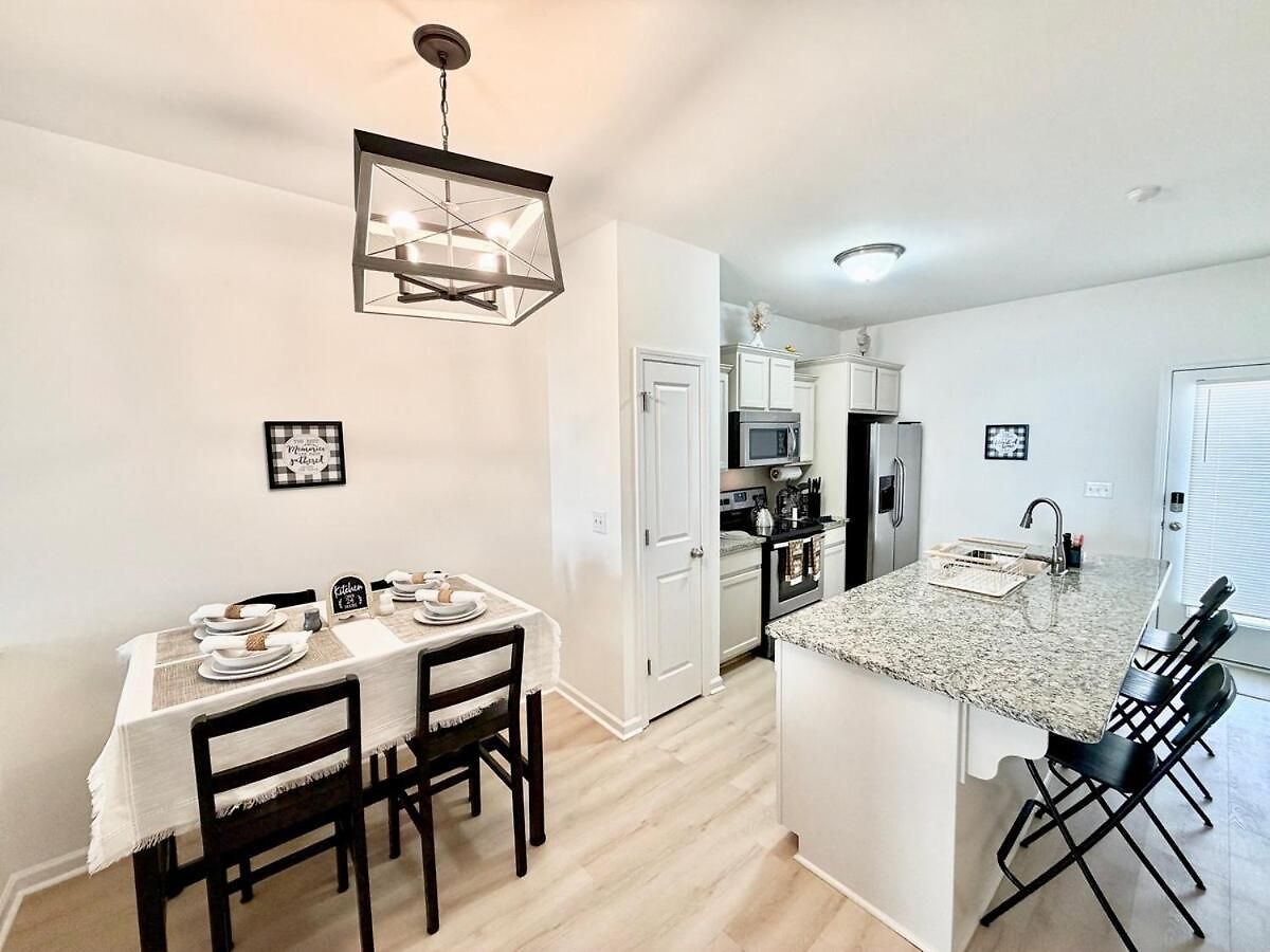 Modern South Townhome Near Carowinds Charlotte