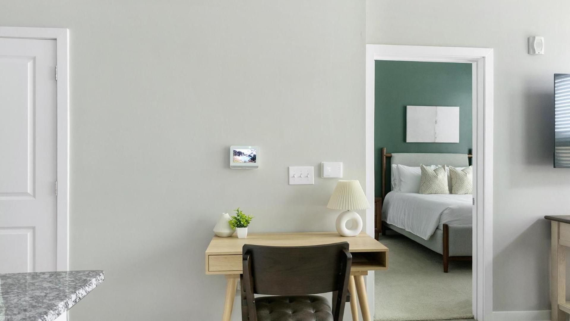 Landing Beautiful 2bd Gym Apartment