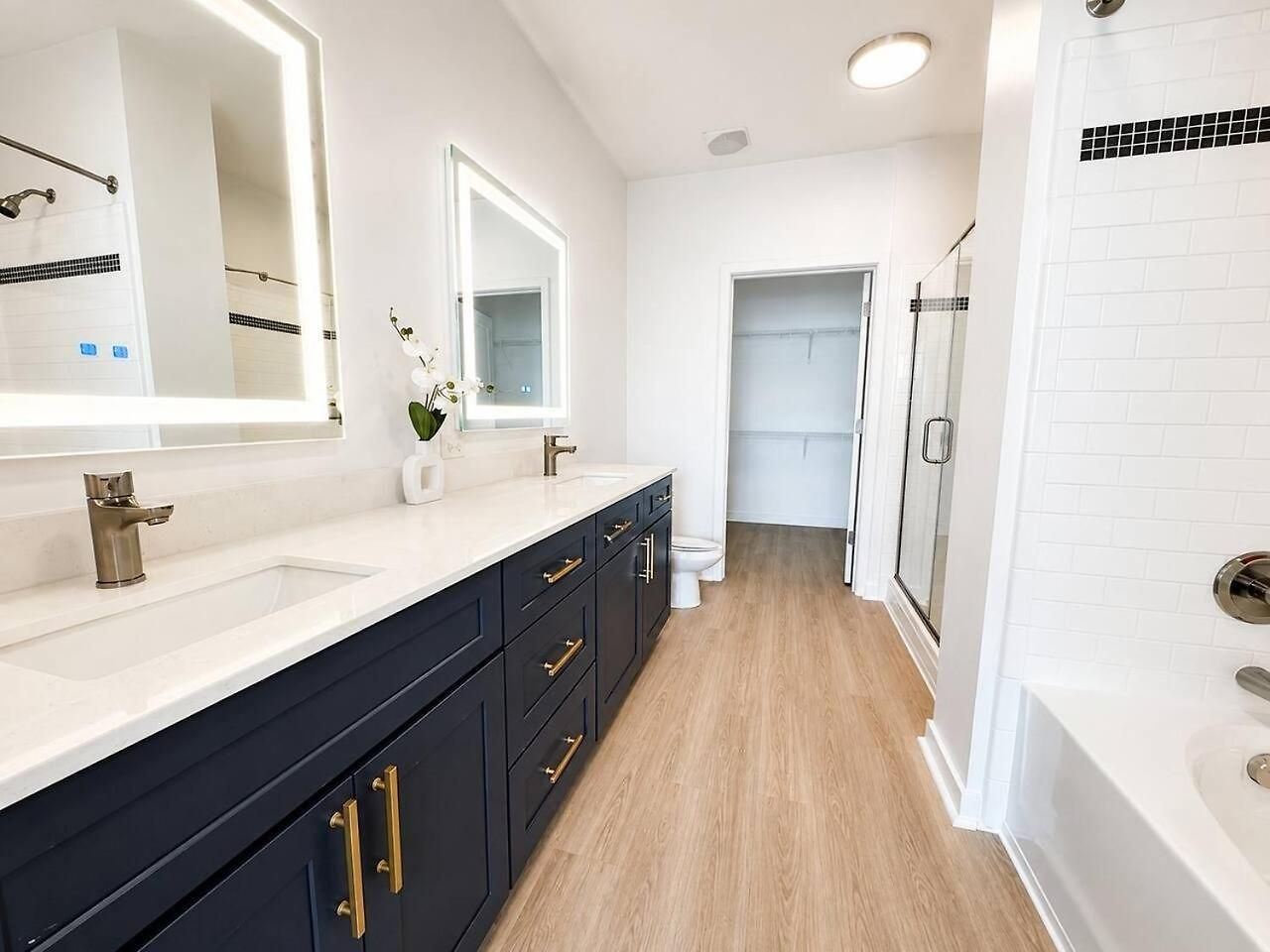 Luxury 2br Near Uptown Pool, Gym, Bbq