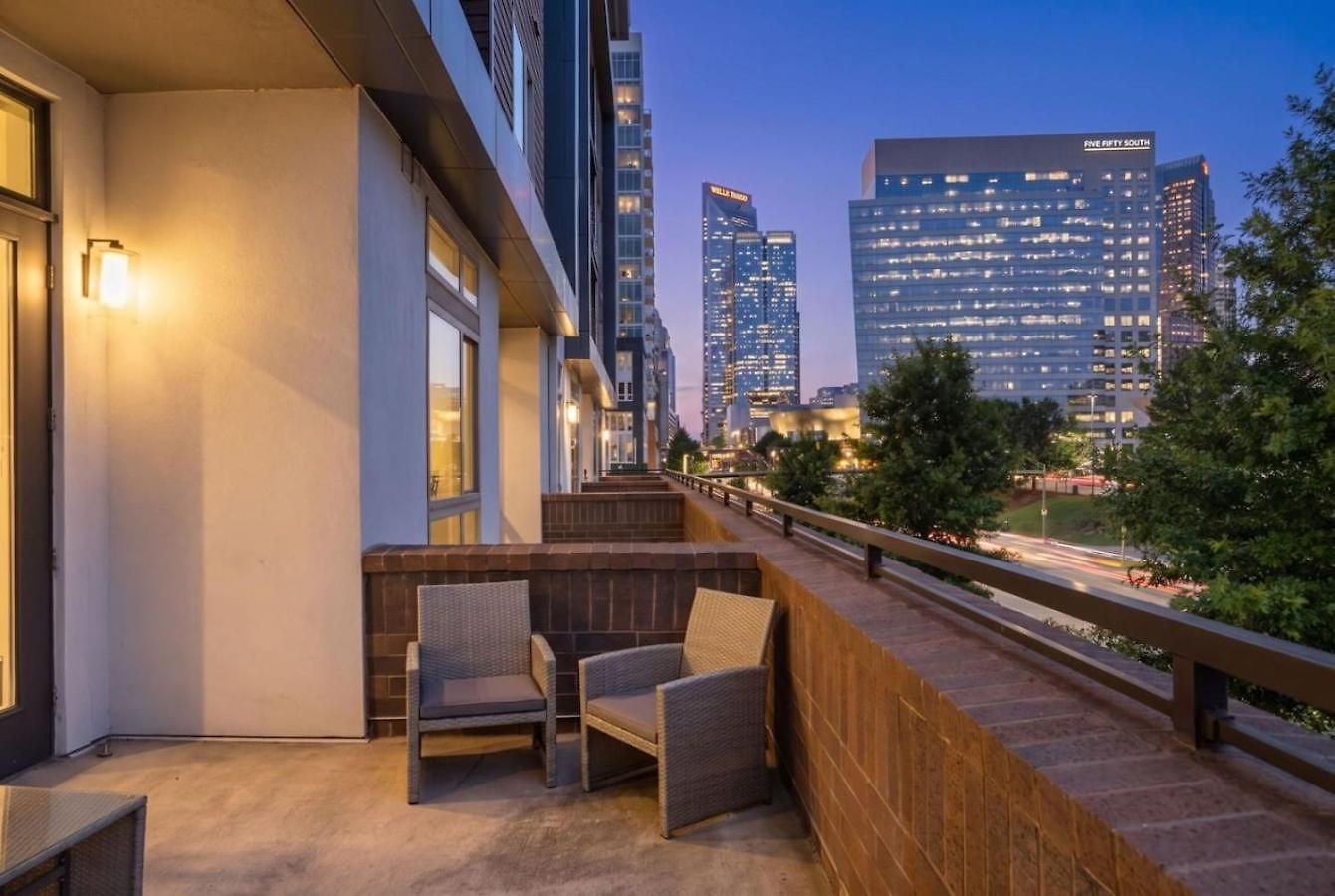 Carolina Luxury - Free Parking, Pool, Gym * Charlotte