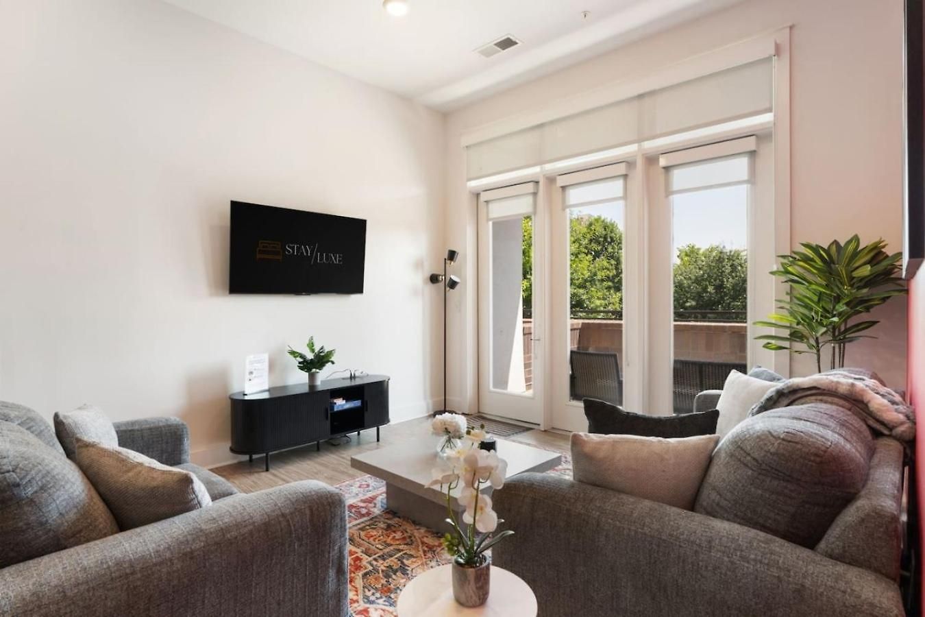 Carolina Luxury - Free Parking, Pool, Gym Apartment