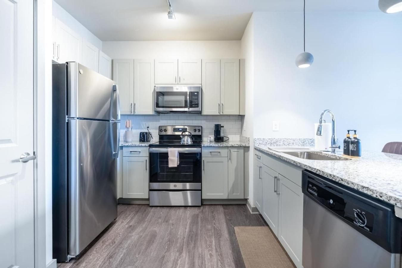 Stylish, Comfortable 2bd Abode Near Dt Matthews * Charlotte