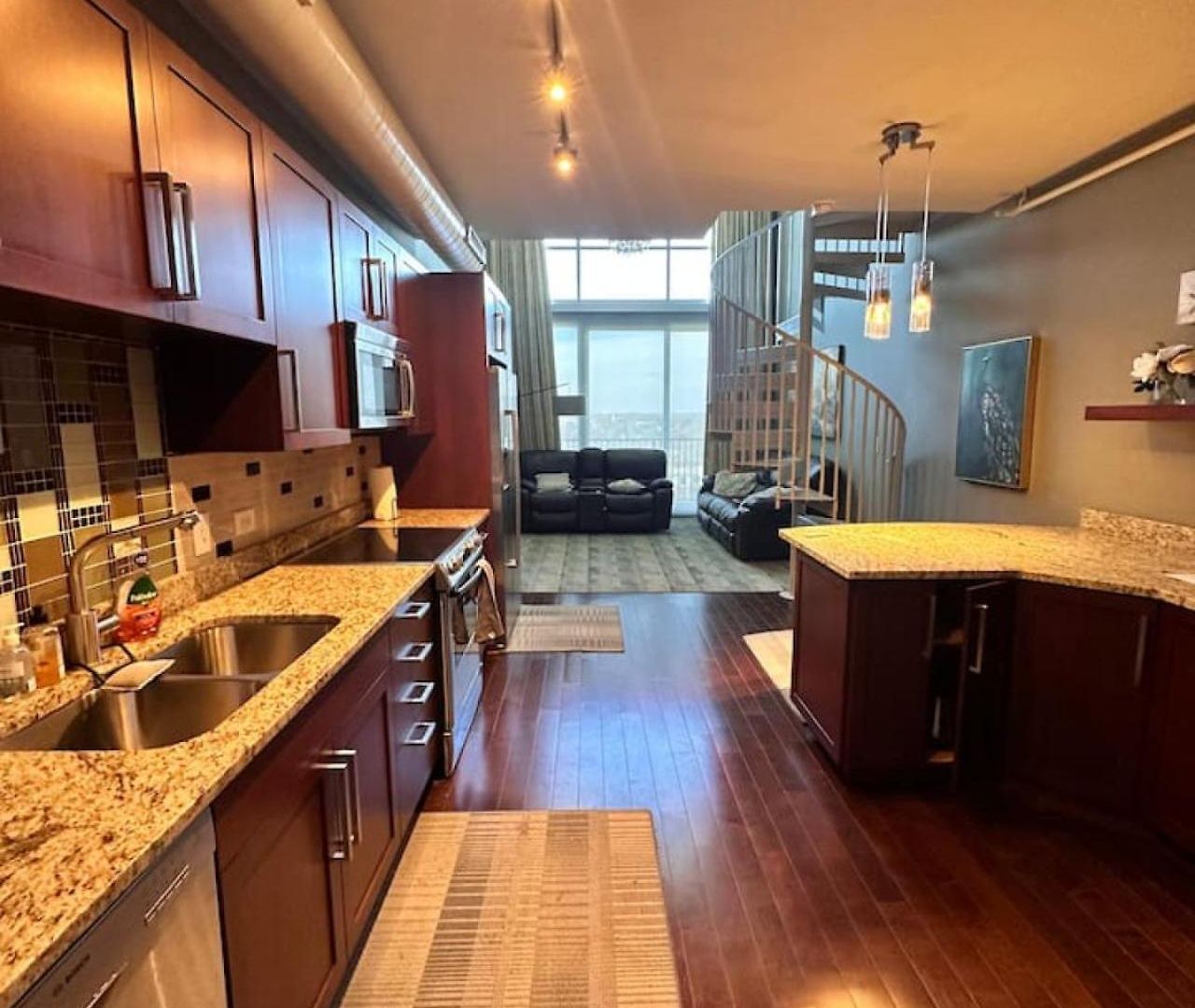 Luxury Furnished 1br In The Heart Of The *