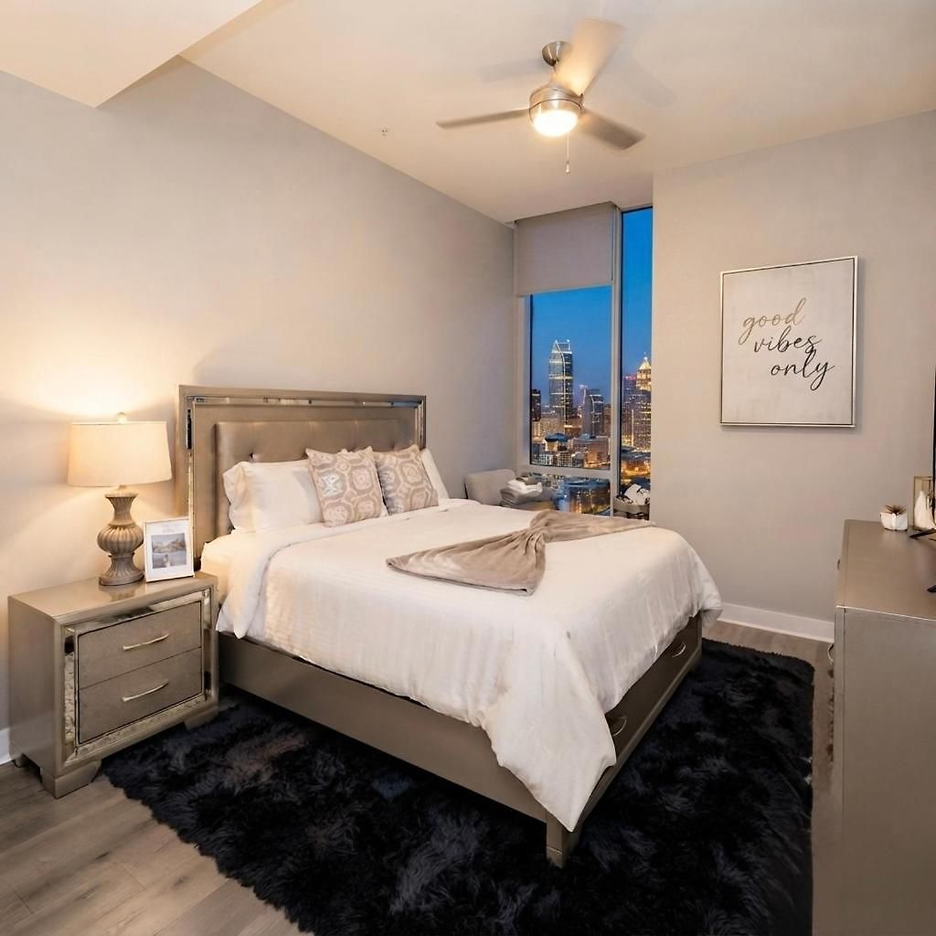 Uptown Kingsuite Penthouse Apartment