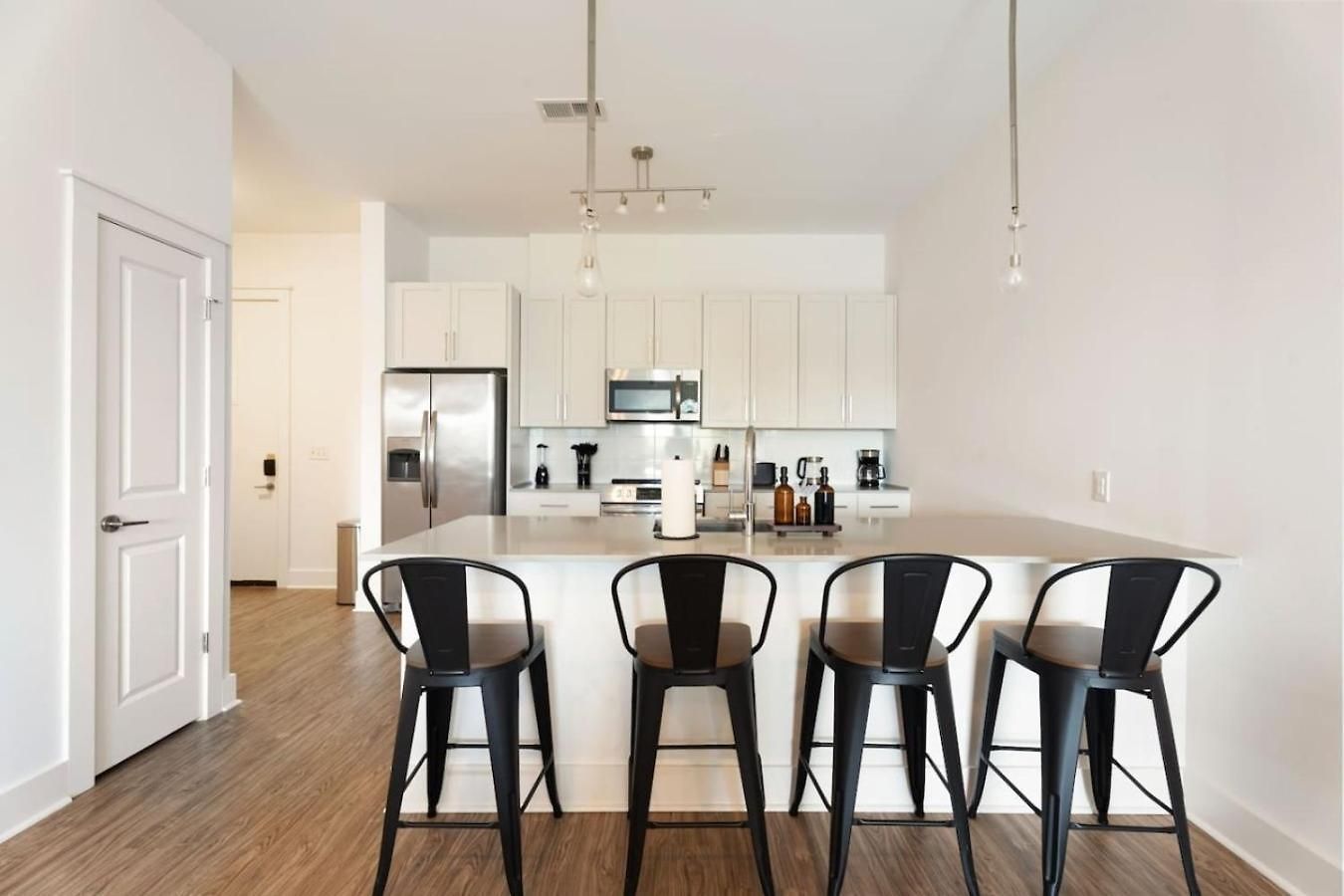 Cozy Carolina - Free Parking, Gym, Pool Charlotte