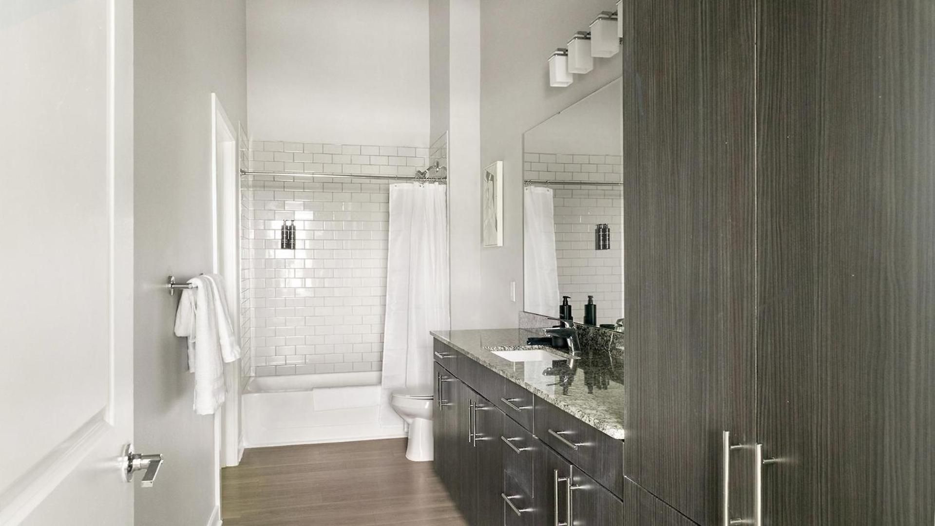 Landing Beautiful 2bd Gym *