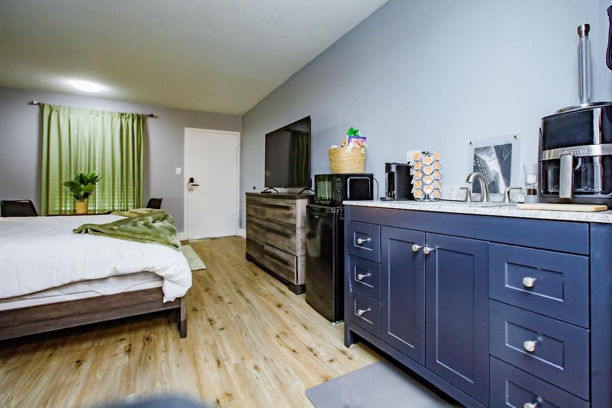 Relaxing Mins From Local Parks And Hospitals, 2410 Apartment Charlotte