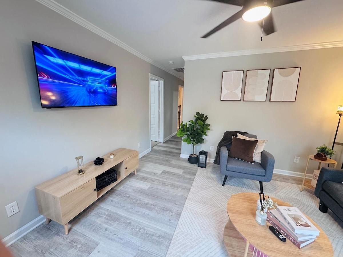 Apartment Charming And Renovated Close To Airport And Uptown