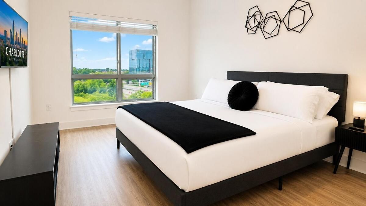 Luxury Uptown 2br Rooftop Pool Gym & Skyline Views * Charlotte