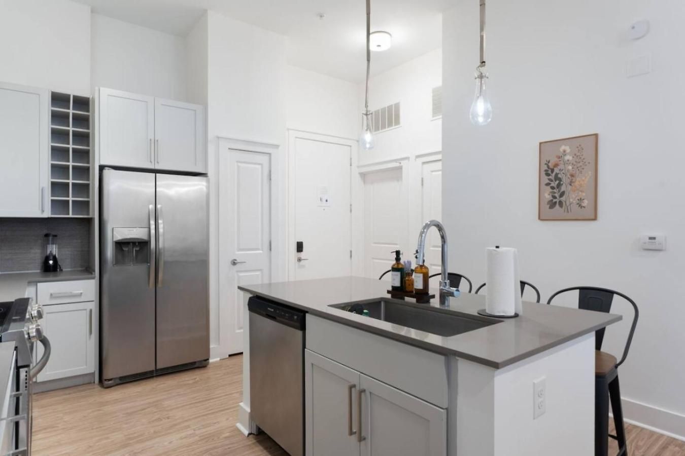 Apartment Queen Luxe - Free Parking, Pool, Charlotte