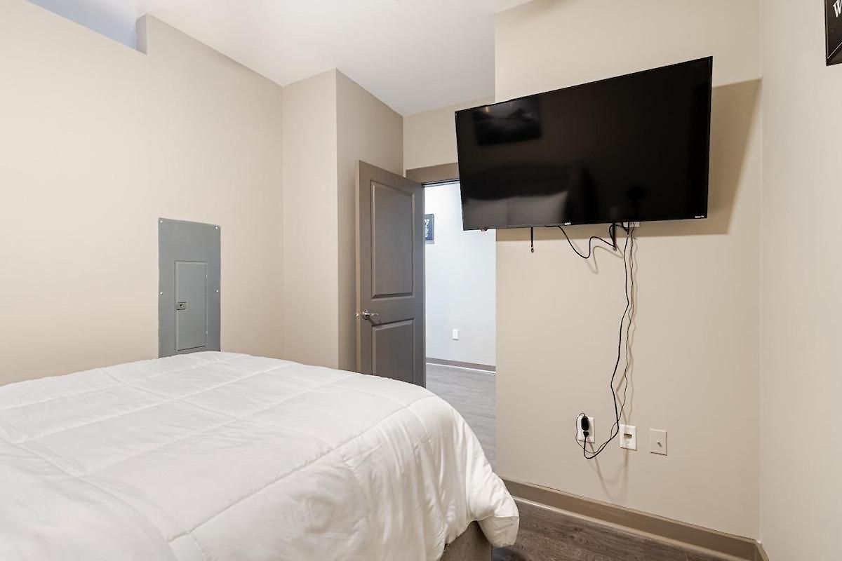 Apartment Prime Uptown Location Near Restaurants & Nightlife