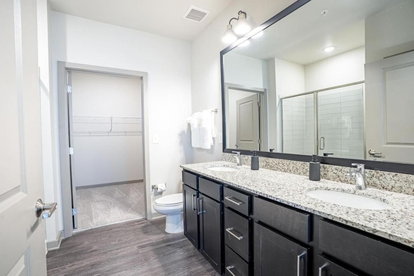 Stylish, Comfortable 2bd Abode Near Dt Matthews * Charlotte