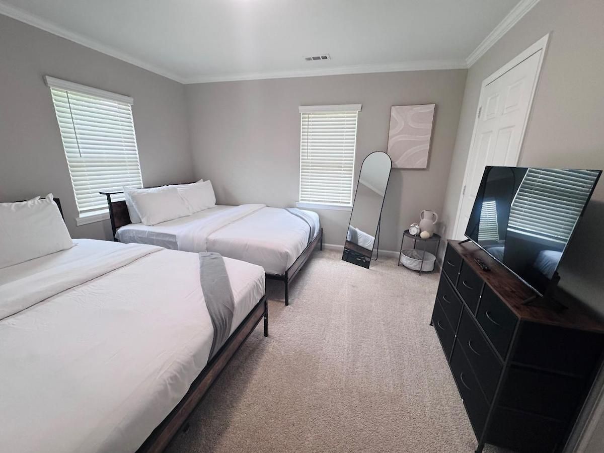 Charming And Renovated Close To Airport And Uptown