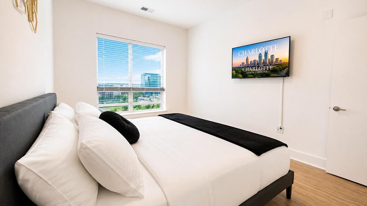 Luxury Uptown 2br Rooftop Pool Gym & Skyline Views * Charlotte