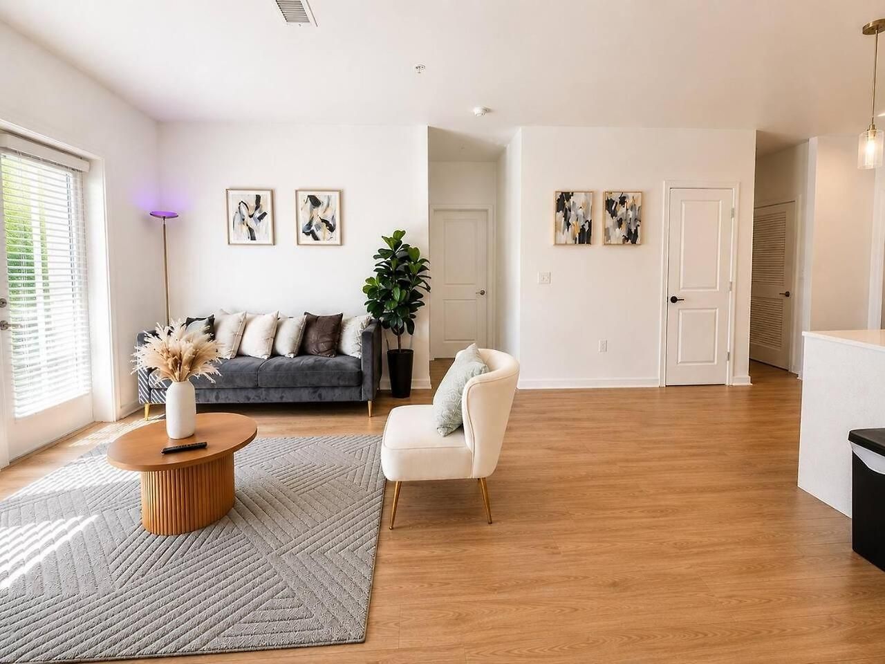 Luxury 2br Near Uptown Pool, Gym, Bbq Apartment *