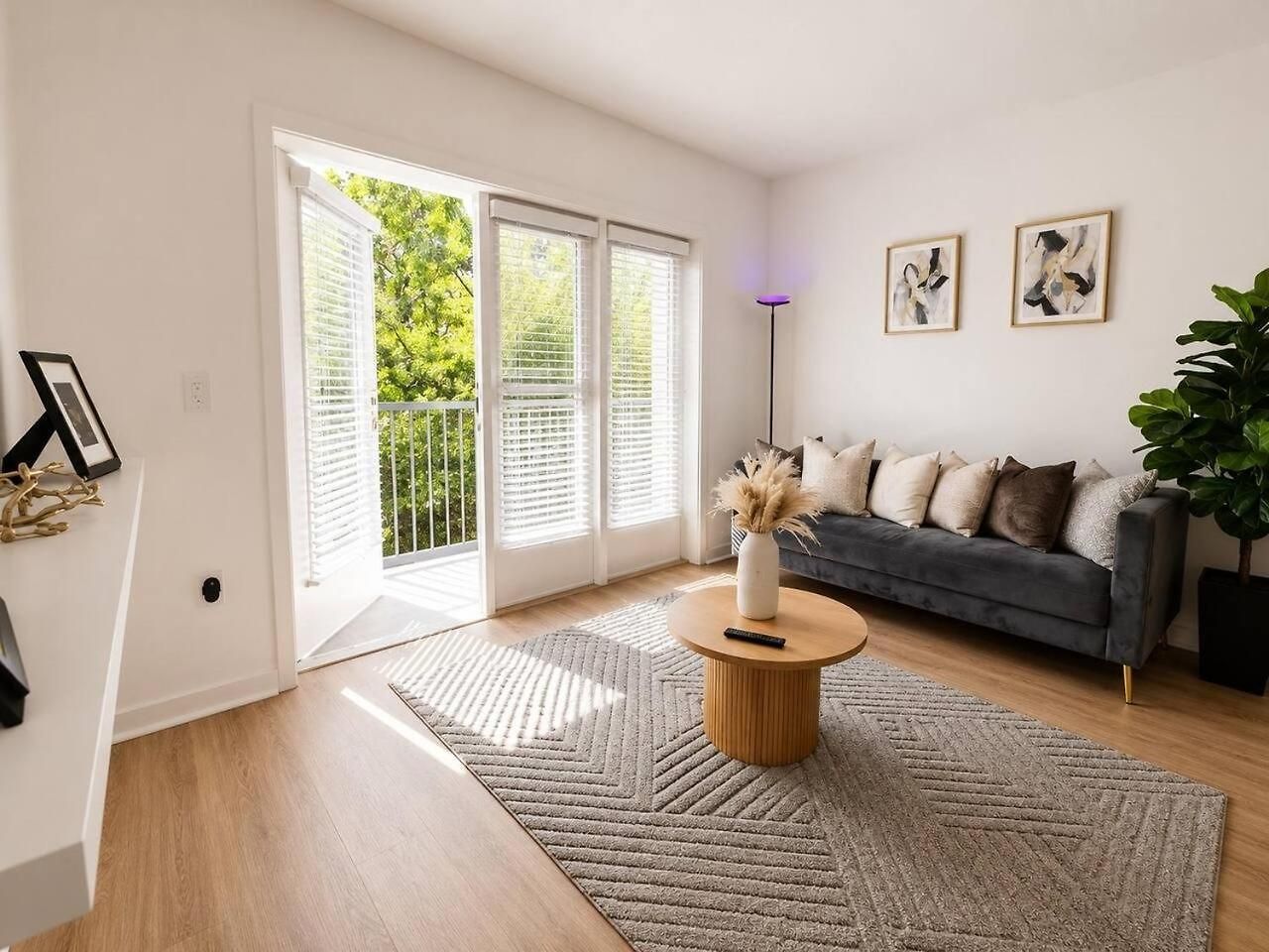 Apartment Luxury 2br Near Uptown Pool, Gym, Bbq *