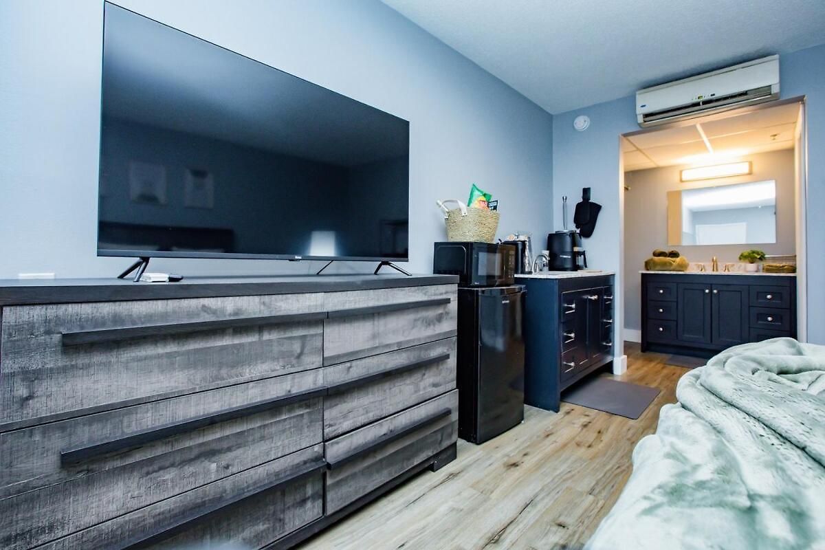Relaxing Mins From Local Parks And Hospitals, 2410 Apartment Charlotte