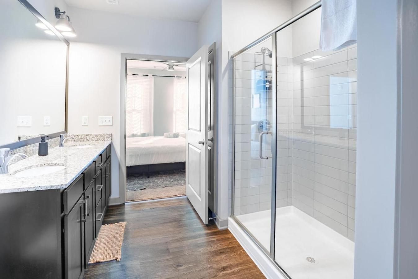 Stylish, Comfortable 2bd Abode Near Dt Matthews Apartment *