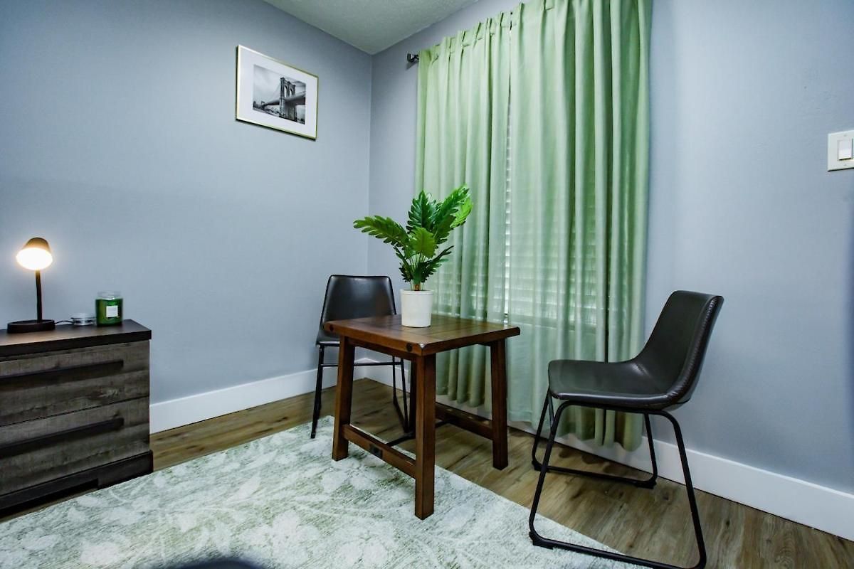 Apartment Relaxing Mins From Local Parks And Hospitals, 2410