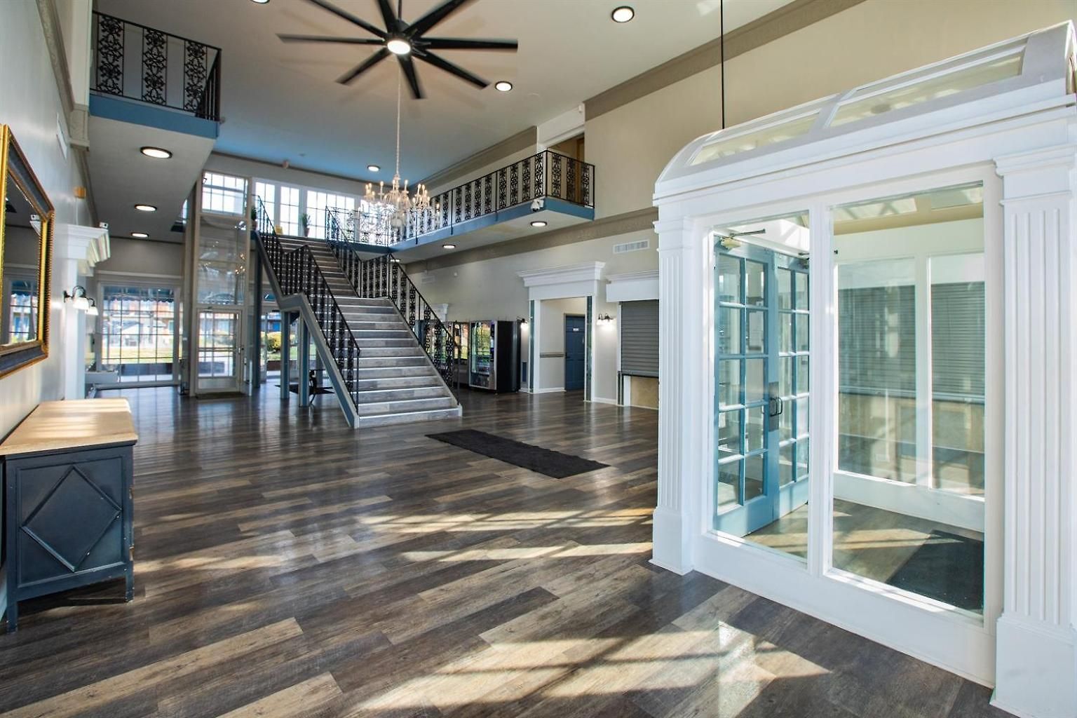 Apartment Mins To Atrium Health & Spectrum Arena *