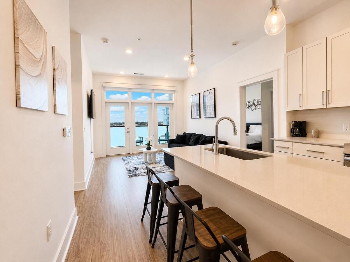 Apartment Luxury Uptown 2br Rooftop Pool Gym & Skyline Views *