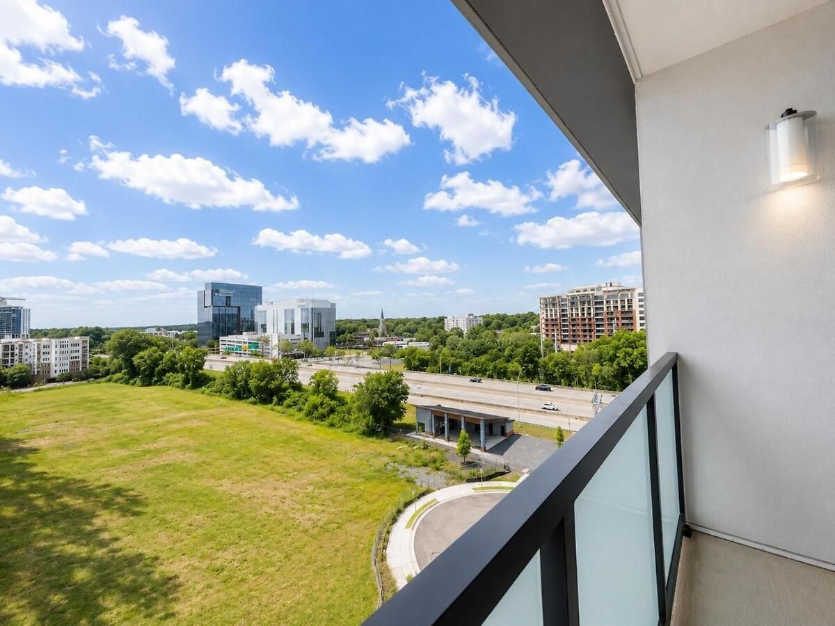 Luxury Uptown 2br Rooftop Pool Gym & Skyline Views Charlotte