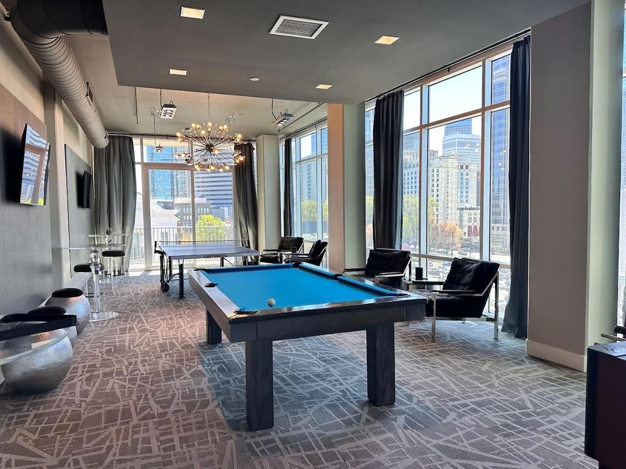 Luxury Furnished 1br In The Heart Of The Apartment