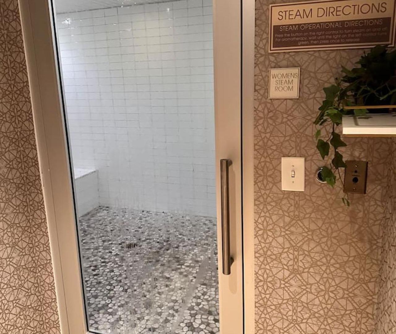 Luxury Furnished 1br In The Heart Of The Apartment *
