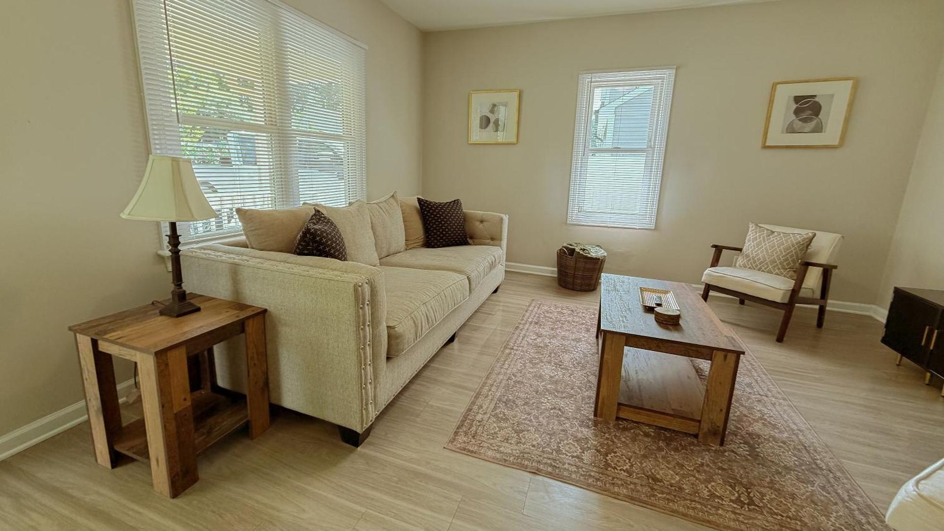 Retreat Porch Swing At 606 Clt *