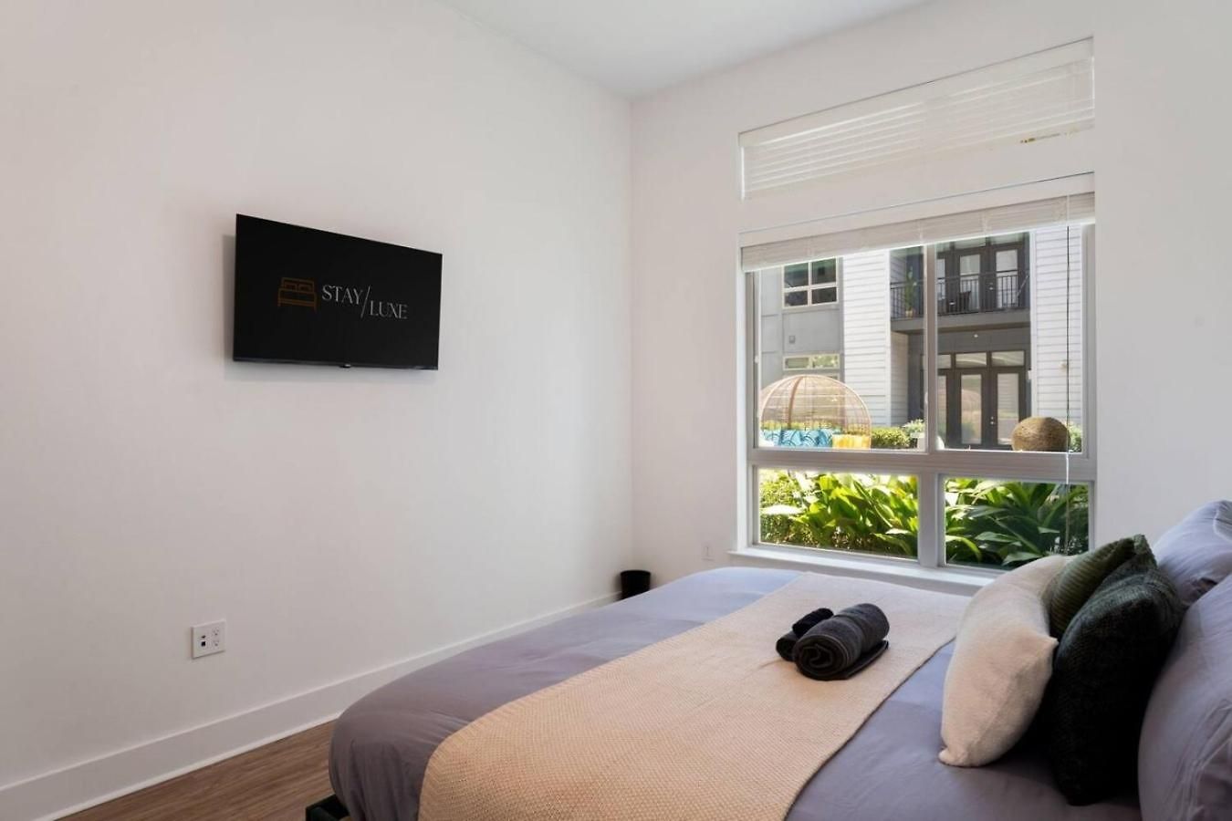 Apartment Uptown Haven - Free Parking, Pool, Walkable Charlotte