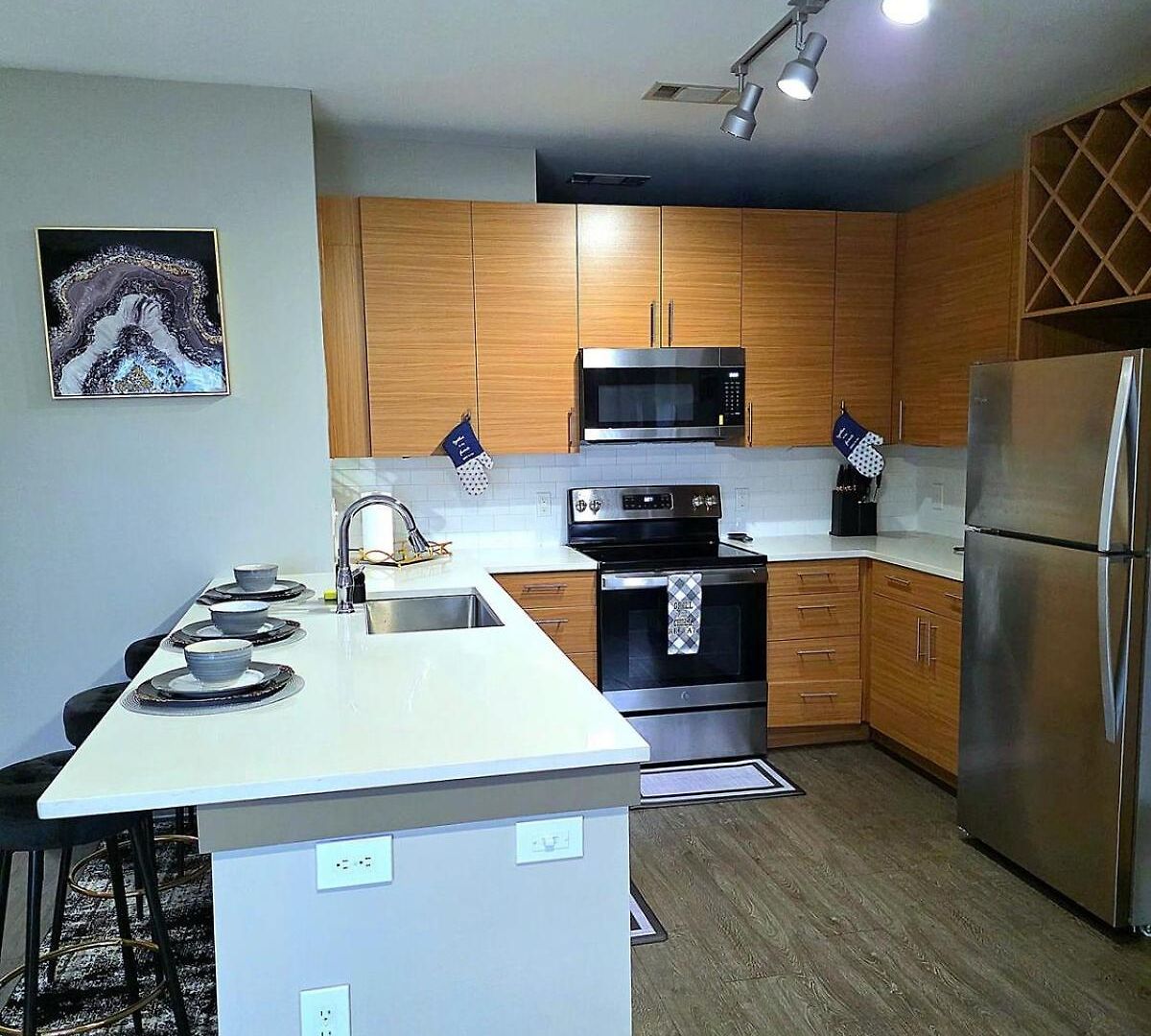 Apartment Prime Uptown Location Near Restaurants & Nightlife *