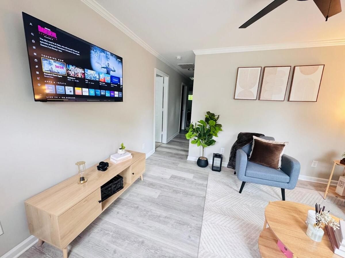 Apartment Charming And Renovated Close To Airport And Uptown *