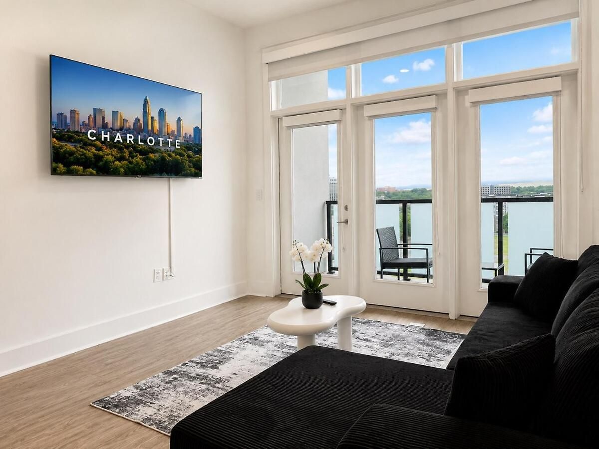 Apartment Luxury Uptown 2br Rooftop Pool Gym & Skyline Views
