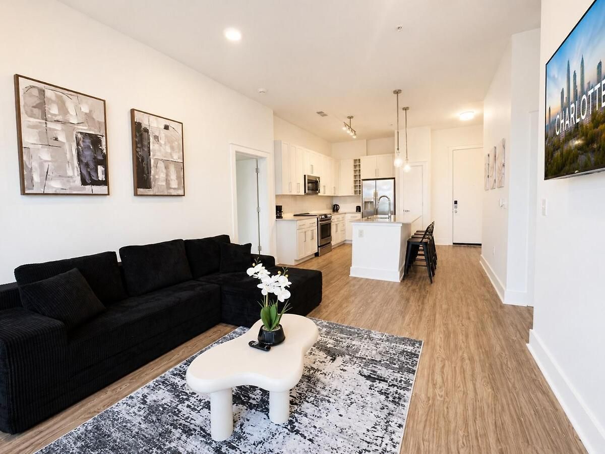 Apartment Luxury Uptown 2br Rooftop Pool Gym & Skyline Views *