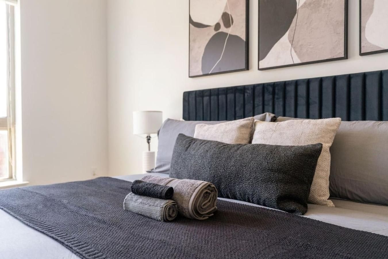 Carolina Luxury - Free Parking, Pool, Gym Apartment *