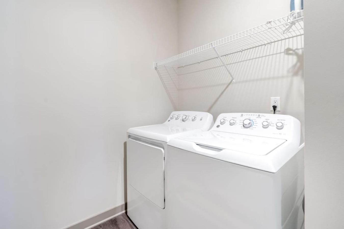 Bright, Cozy 3bd In Heart Of Matthews Apartment