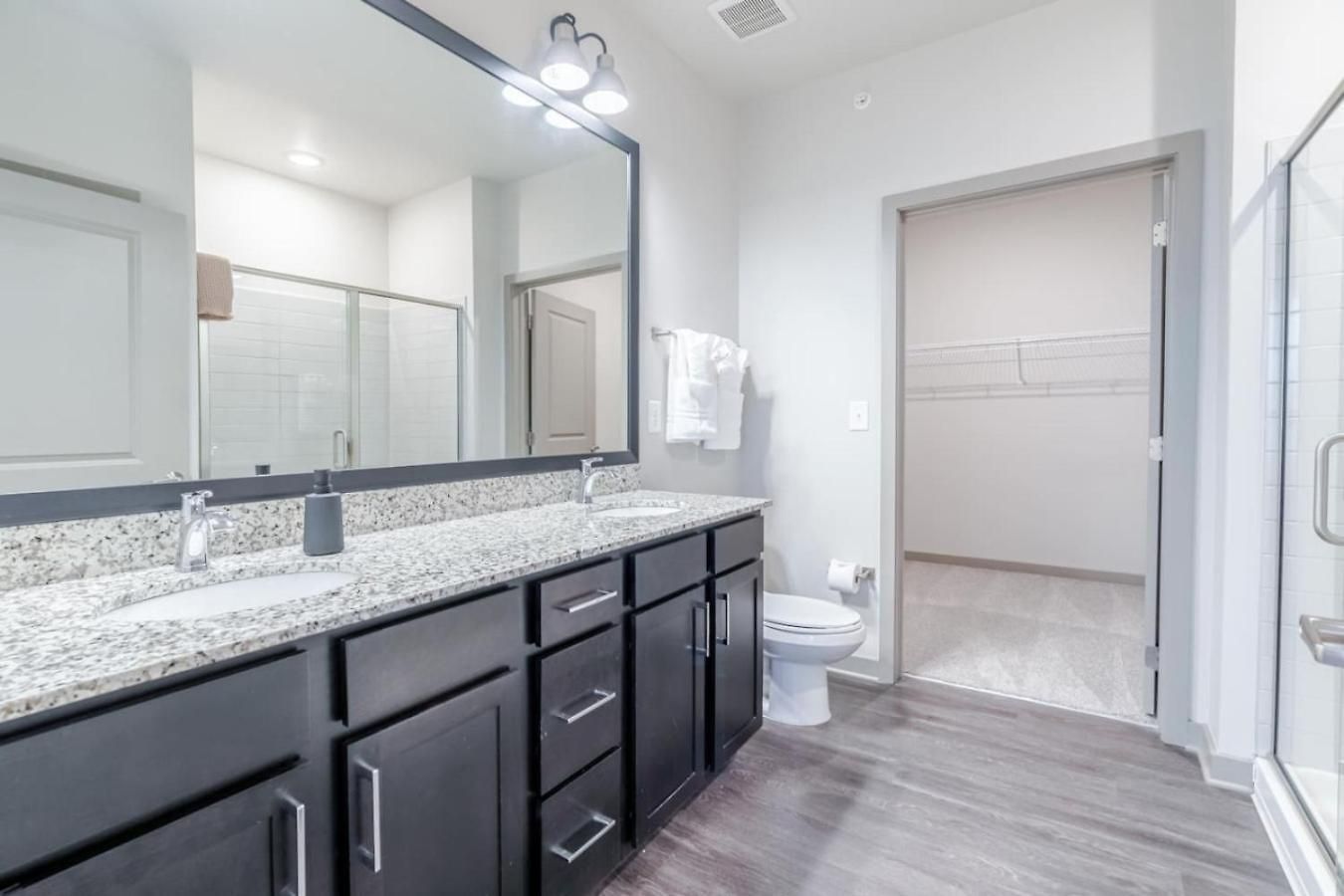 Super 1bd Workers Paradise Apartment