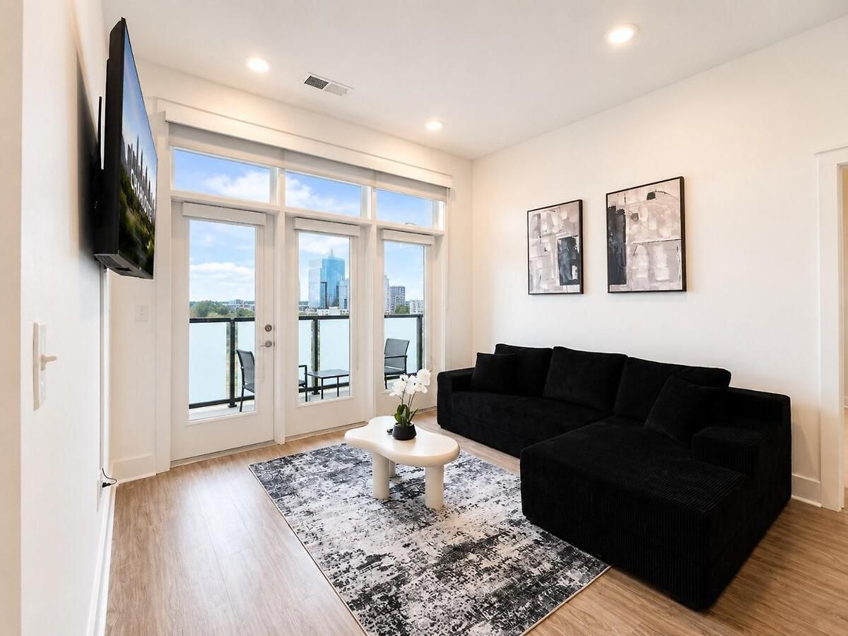 Apartment Luxury Uptown 2br Rooftop Pool Gym & Skyline Views