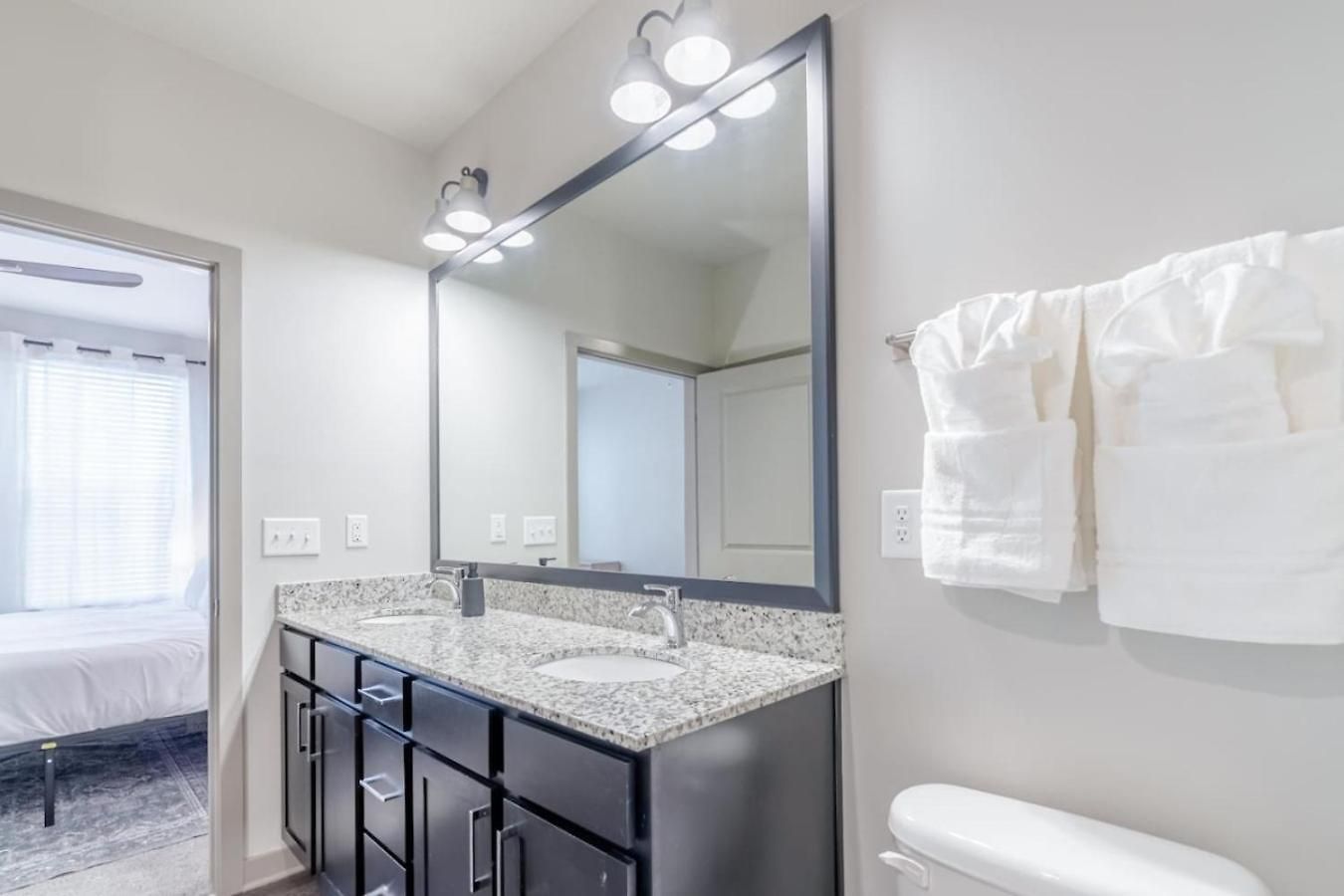 Super 1bd Workers Paradise Apartment