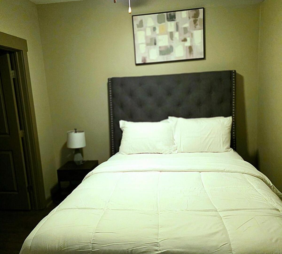 Prime Uptown Location Near Restaurants & Nightlife Apartment *