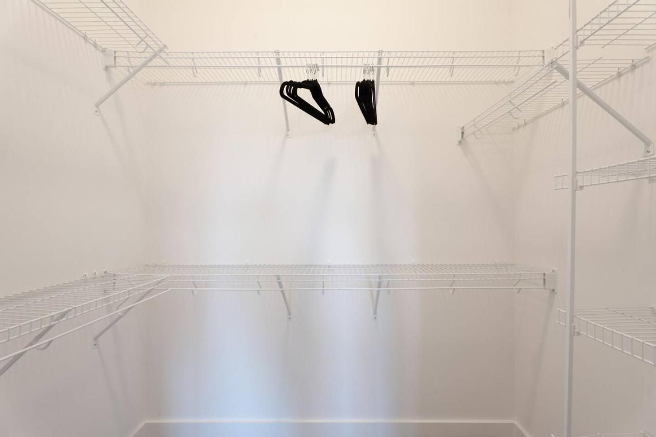 Carolina Luxury - Free Parking, Pool, Gym Apartment