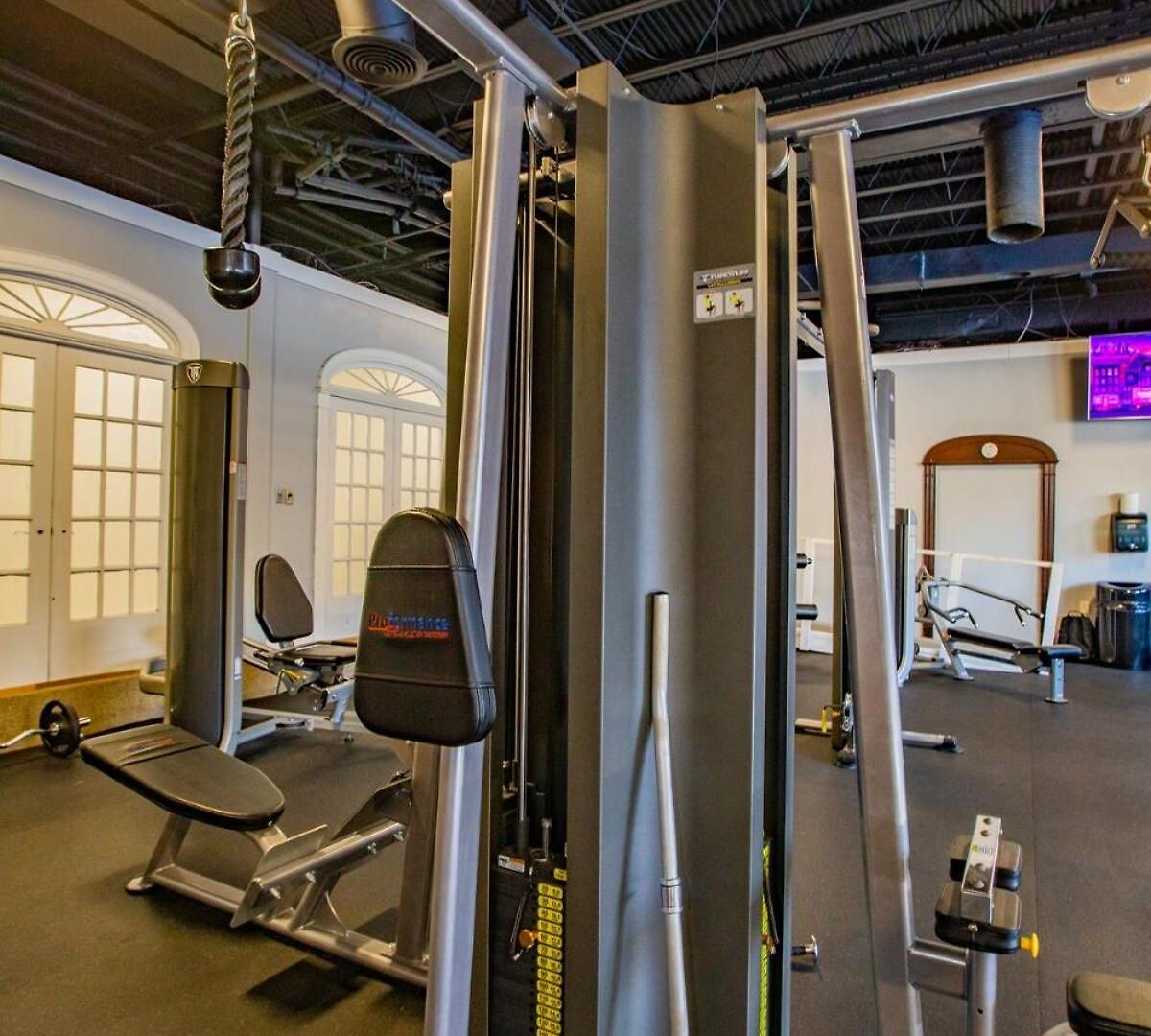Apartment Relaxing Mins From Local Parks And Hospitals, 2410 Charlotte
