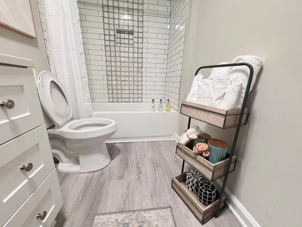 Apartment Charming And Renovated Close To Airport And Uptown